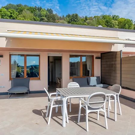- Jacuzzi E Vistalago Apartment Lesa