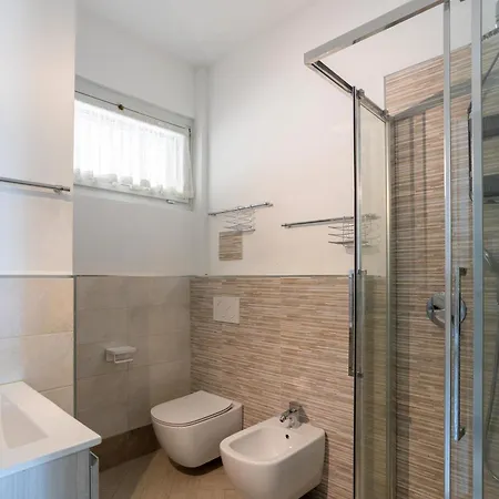 - Jacuzzi E Vistalago * Lesa