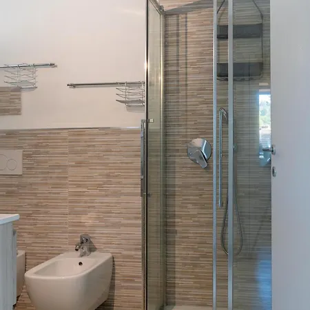 - Jacuzzi E Vistalago Appartamento Lesa